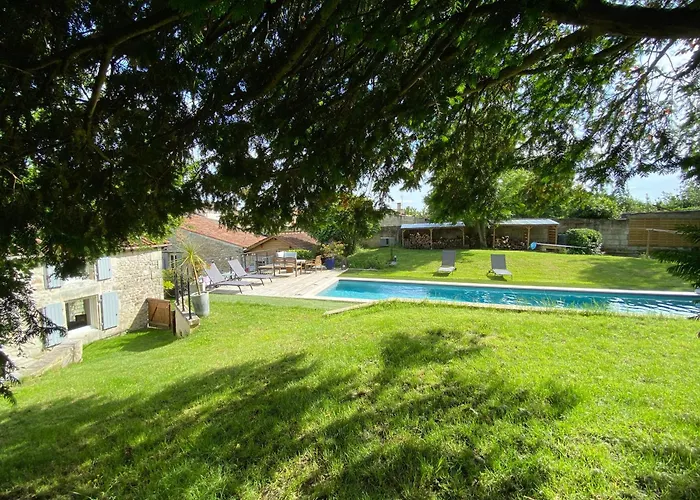 Le Clos Des Grands Frenes