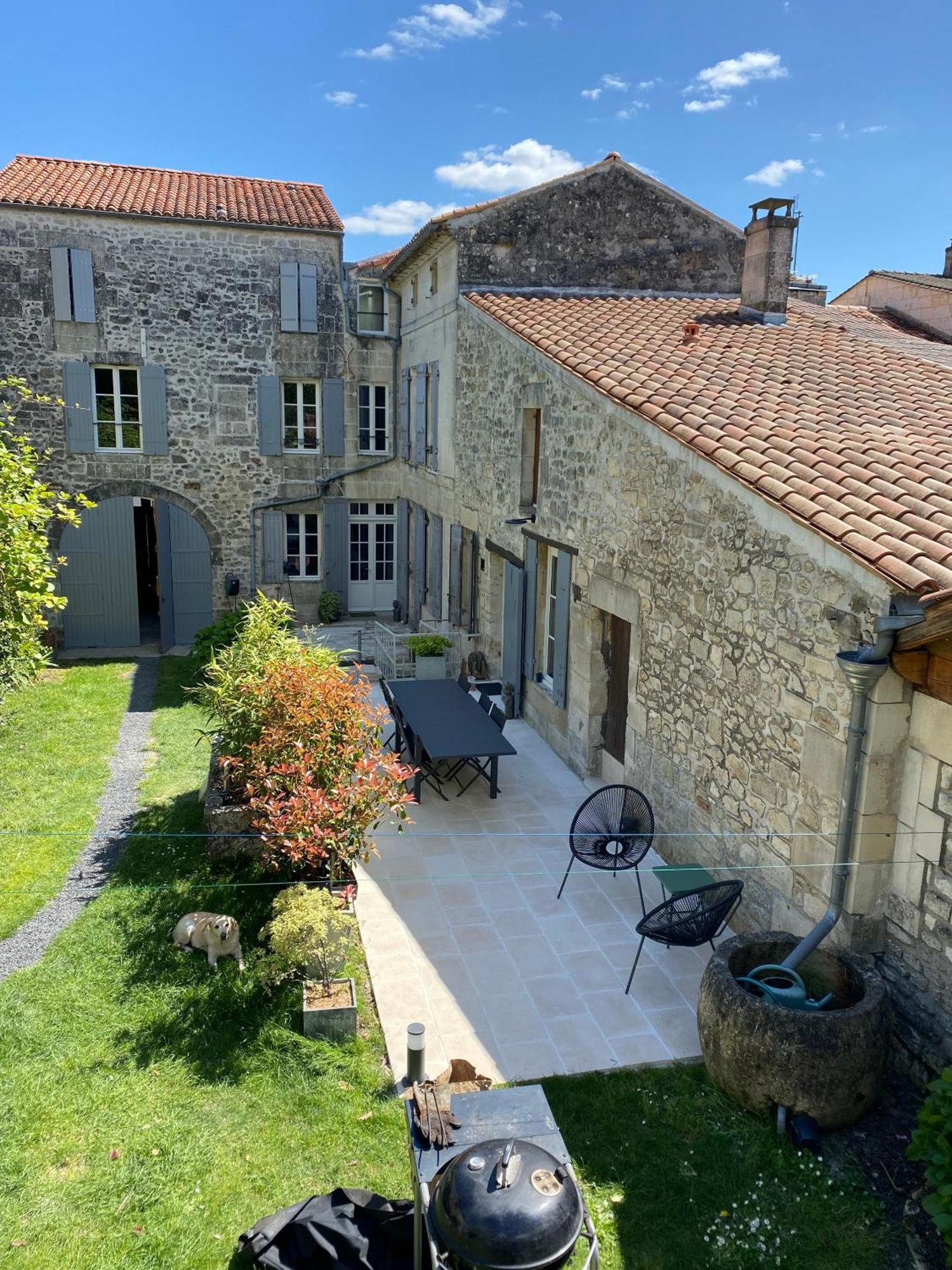 Le Clos Des Grands Frenes Frühstückspension Pons
