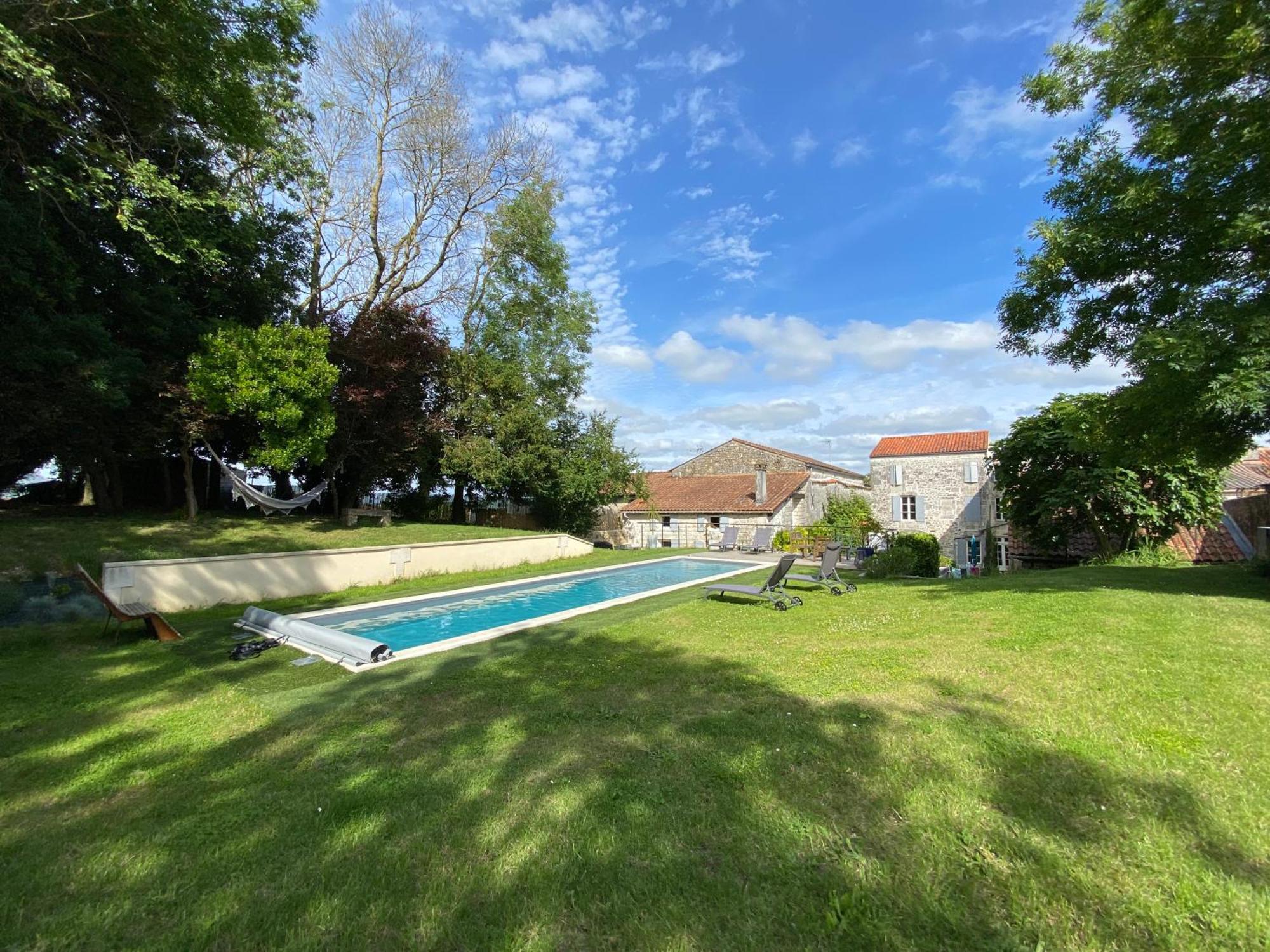 Le Clos Des Grands Frenes Frühstückspension Pons