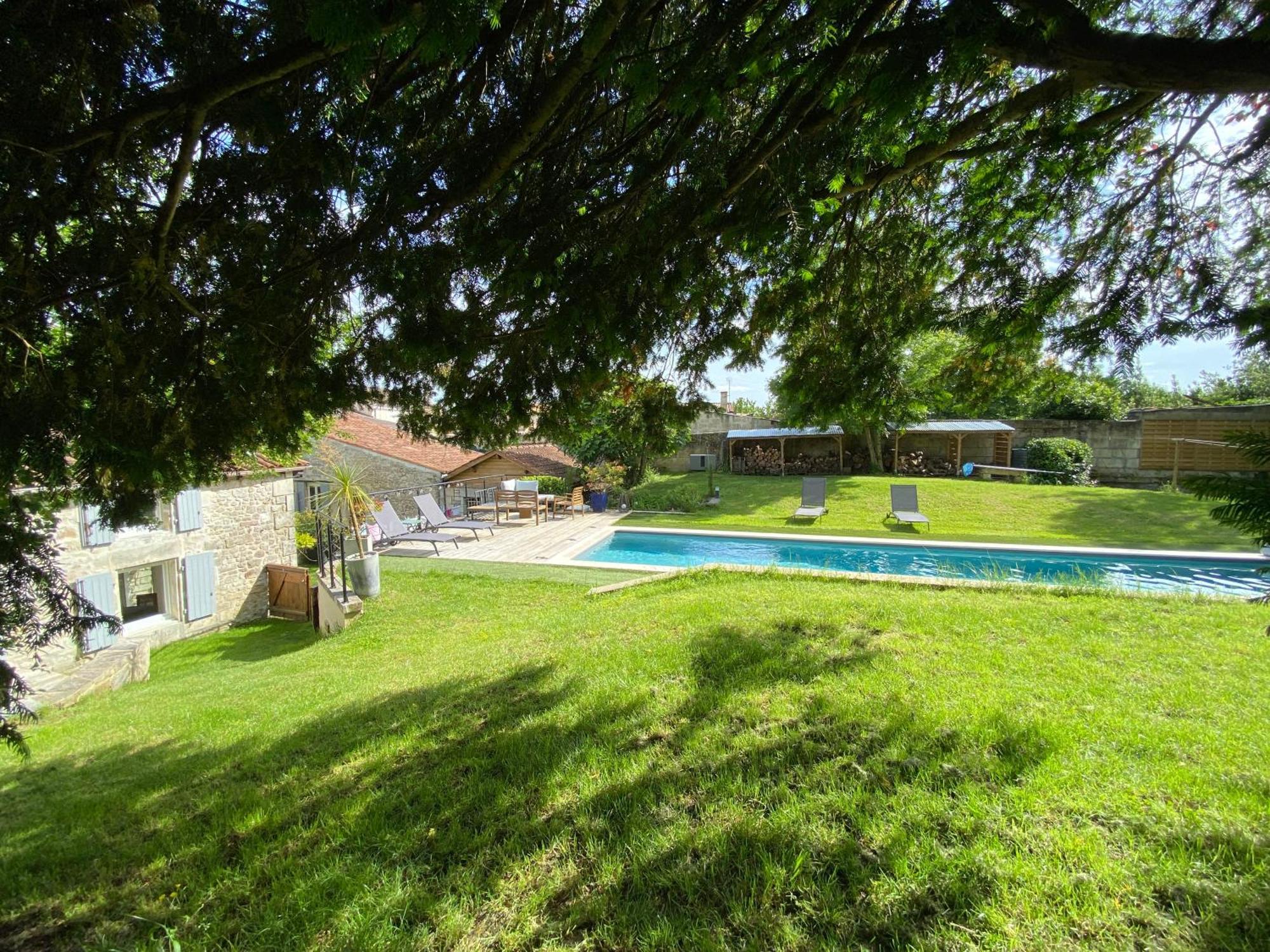 Le Clos Des Grands Frenes Frühstückspension Pons